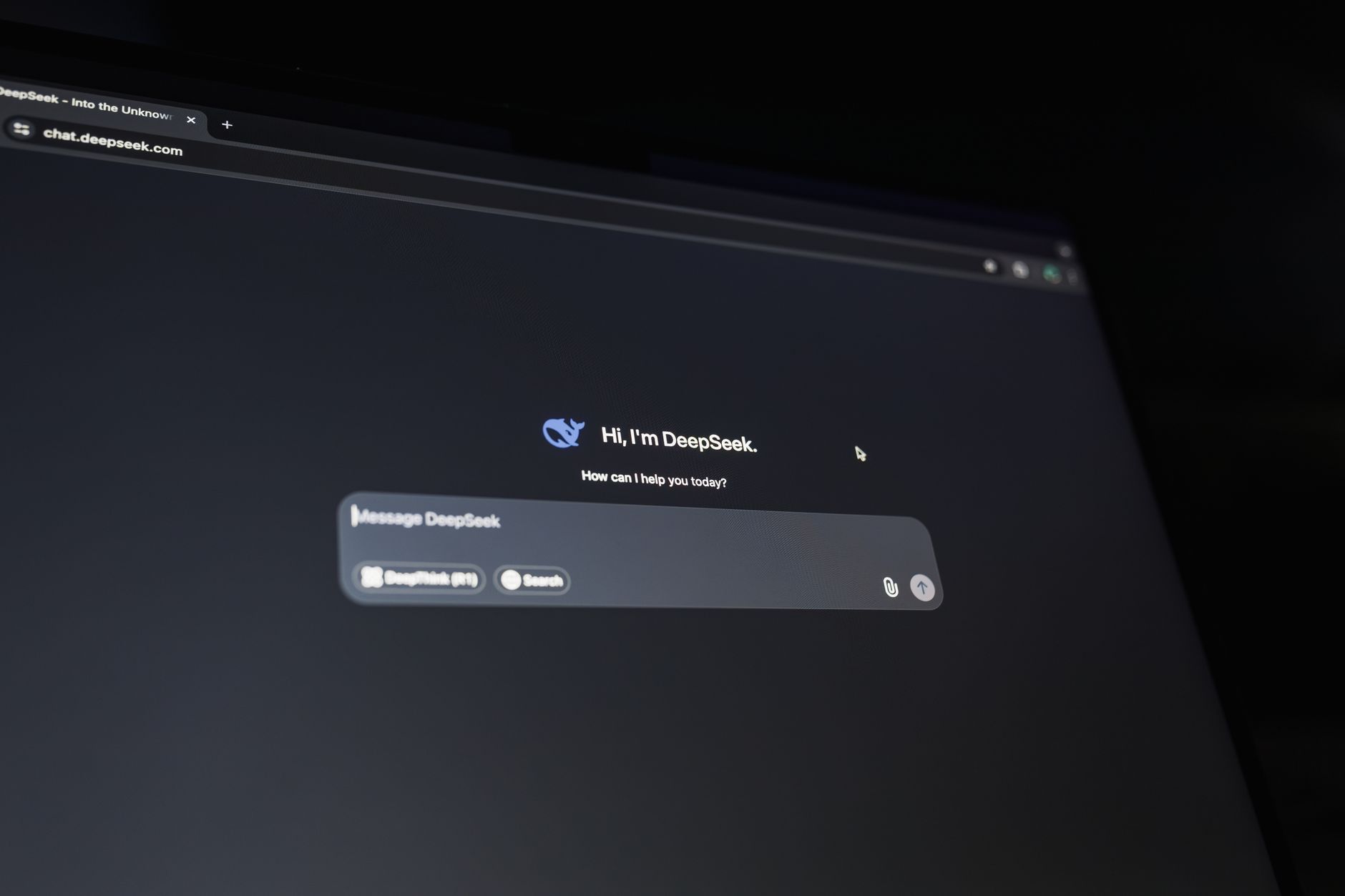 A customer support dashboard showing an incoming chat conversation
